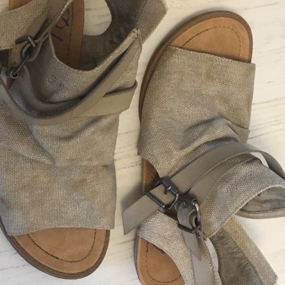 Sandals - Picture 2 of 2